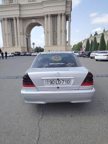 mercedes 208 d: Mercedes-Benz 220: 2.2 l | 1999 il Sedan — 5