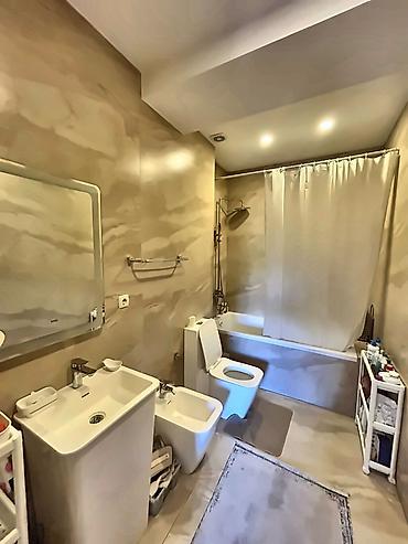 гик цены на квартиры каракол: 4 комнаты, 104 м², 8 мкр Элитка, 3 этаж — 5