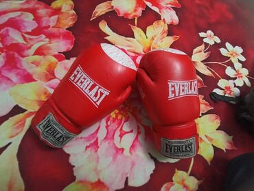 Перчатки: Перчатки Боксерские Everlast. Состояние Отличное, Потом не воняют