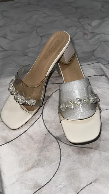 электронный чысы: Босоножкалар, 39.5, Fashion, Колдонулган, түсү - Ак, Акылуу жеткирүү — 1