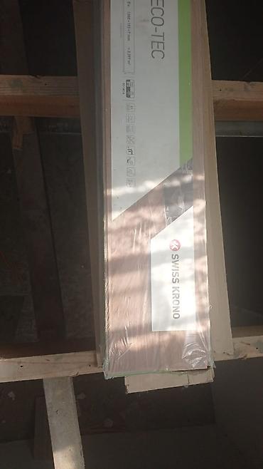 taxta odun: Swiss Krono ECO-TEC laminat döşəmə. Paket üzərində göstərilən — 2
