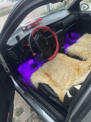 Opel: Opel Vectra: 1.8 l | 1997 il 342000 km Sedan — 9