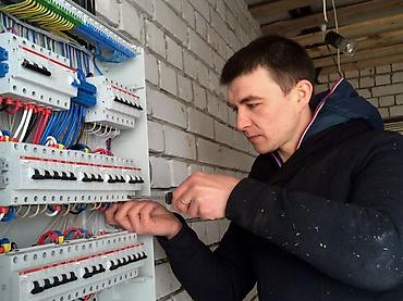 слесарь по замкам: Электрик электрик электрик электрик Услуги электрика электрика — 1