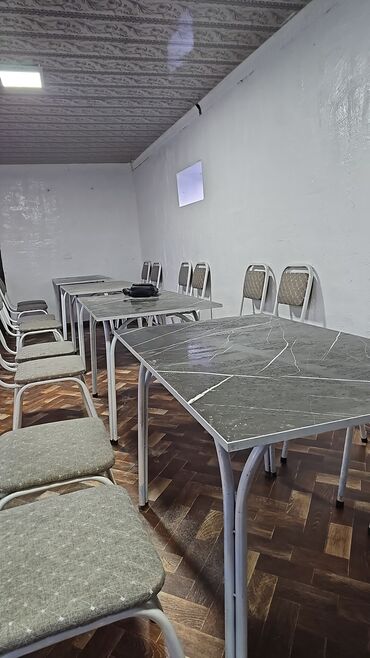 Кухонные гарнитуры: Комплект столов и стульев с металлическим каркасом. Столешницы