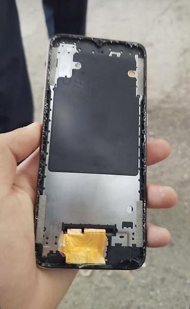iphone arxa susə: Məhsul: Açıqlama fotolardakı smartfon korpusu və ön modul hissələri — 2