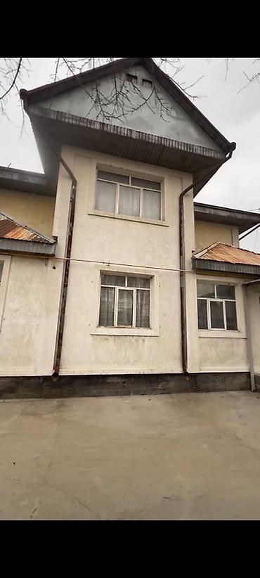 Продажа коттеджей и домов: Просторный двухэтажный дом с отдельным входом и крытым крыльцом — 1