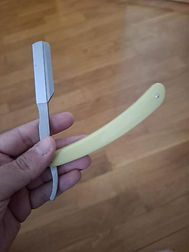 Klassik üslubda düz uclu ustura (straight razor/shavette) -