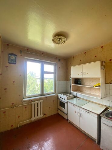дом без хозяина на долгий срок: 2 комнаты, 48 м², 103 серия, 4 этаж, Старый ремонт