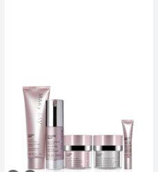 крем для отбеливания кожи и устранения пигментных пятен: Набор антивозрастного ухода Mary Kay TimeWise Repair Комплексная