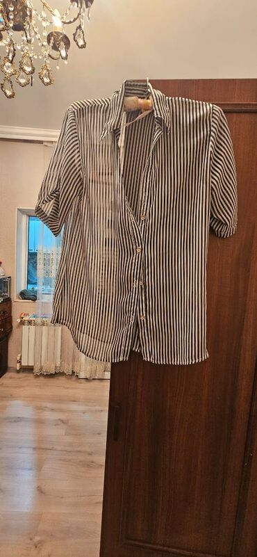 Köynək və bluzalar: Her biri 5 azn.ayeni kimidir hec bir problemi yoxdur.Elesi var hec — 12