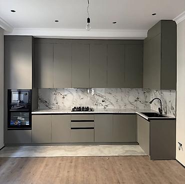 silver kitchen: Кухонный гарнитур в современном минималистичном стиле (угловая — 1