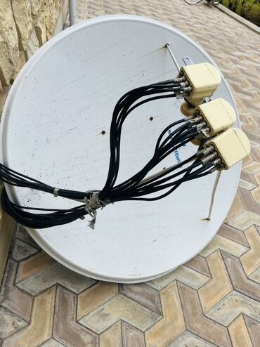 продаю холодильник бу: Ünvan;Qax şəhərində Qaxbaş.Peyk antenna 3 qalovkalı dünyanın bütün
