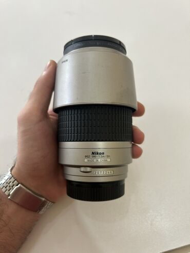 Nikon markalı bu AF Nikkor 70-300mm f/4-5.6D ED optik lens, geniş