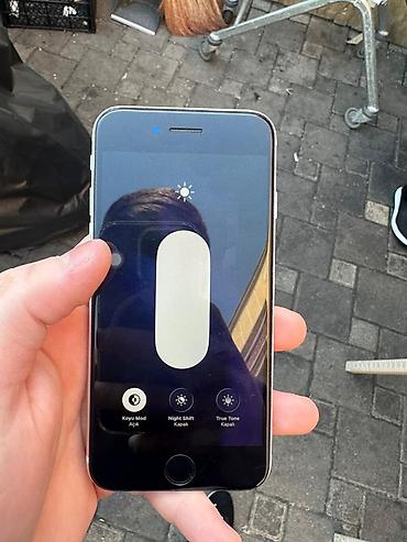 Apple iPhone: IPhone SE 2020, 64 GB, Ağ, Simsiz şarj — 7