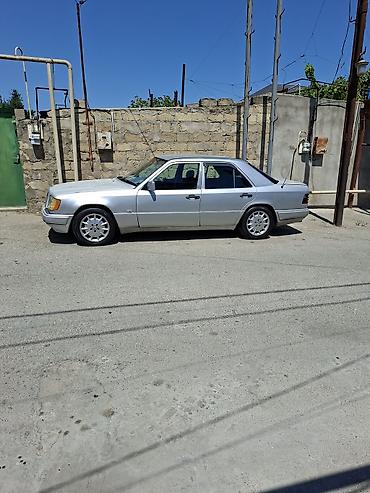 ford 5 1 transit: Mercedes-Benz E 220: 2.2 l | 1993 il Sedan — 7