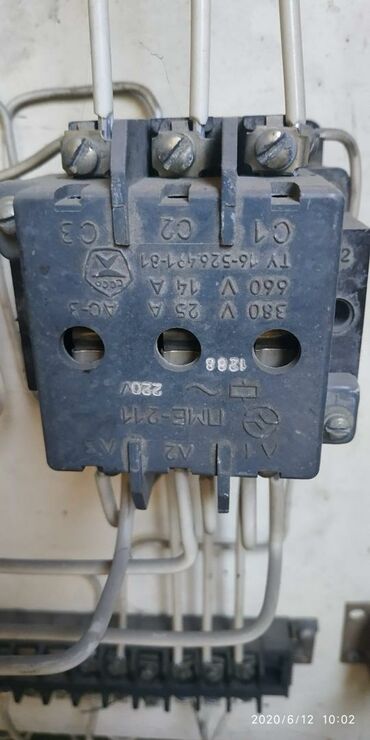 Другое оборудование для производства стройматериалов: Гильотина, разматыватель ( клеть) остаток кровельного металла, все — 18