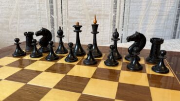 Шахматы: Шахматы СССР. Полный комплект! Все одинаковые. Доска дерево. Фигуры — 4