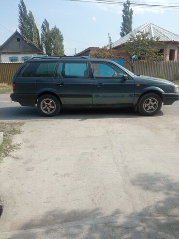 автомобили пасат: Volkswagen Passat: 1988 г., 1.8 л, Механика, Бензин, Универсал