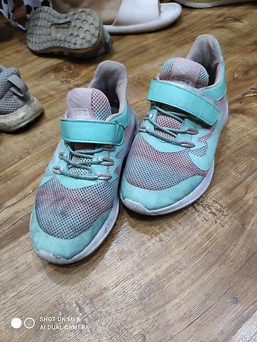 nike react: Продаю летние кроссовки.
для девочки.
размер-33 
Турецкая фирма — 5