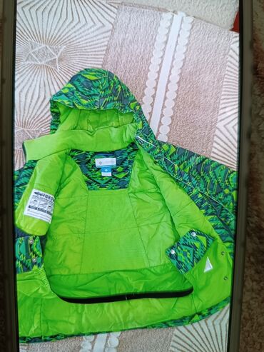 Верхняя одежда: Яркая детская зимняя куртка Columbia с капюшоном, для детей 8-12 лет — 14