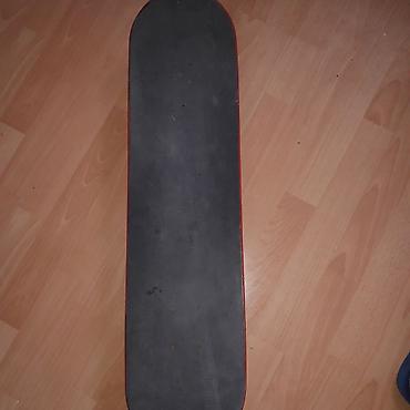 bot kar: Skateboard – tam komplekt - Gövdə: Qırmızı rəngli taxta, alt hissədə — 2