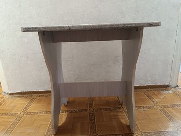 стеклянная прикроватная тумбочка: Кухонный стол и стул, Б/у, Самовывоз, цвет - Бежевый