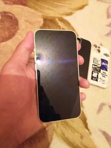 Apple iPhone: IPhone 13, Б/у, 128 ГБ, Белый, Наушники, Чехол, Кабель, 87 %