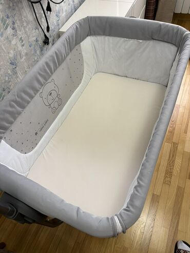 Beşiklər: Oğlan və qız üçün, Dördbucaq, Beşik, Dəst ilə, Matras ilə, Yellənmə mexanizm ilə — 4