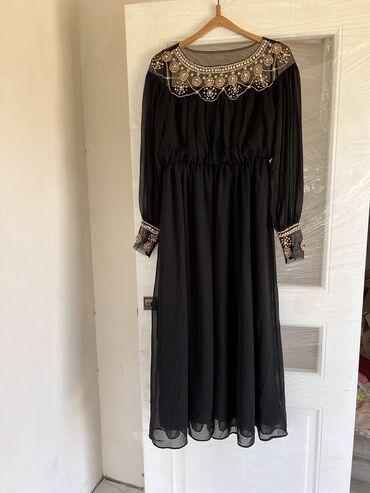 вечернее чёрное платье со шлейфом: Вечернее платье, Длинная модель, Шифон, С рукавами, Стразы, XL (EU 42)