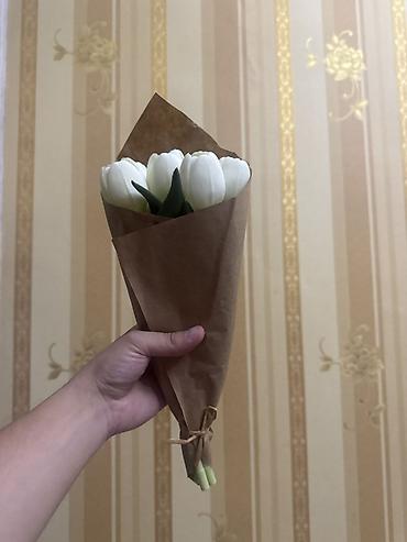 101 gul: Ağ rəngli lalələrdən mini buket - Tərkib: 5 ədəd ağ lalə saplağı — 3