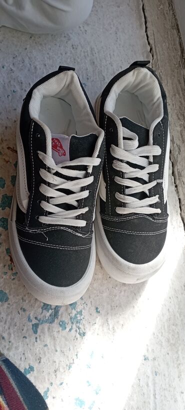 Women's Sneakers and athletic shoes: Продаю новые кросовки не подошли по размеру 38.5 в хорошем состоянии