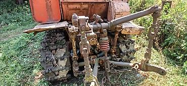 traktor disqisi: Paletli traktor – DT-75 (sovet istehsalı) traktor DT-75. Etrafli — 7