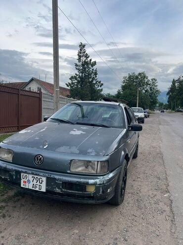 гаражный распродажа: Volkswagen Passat: 1988 г., 1.8 л, Механика, Бензин
