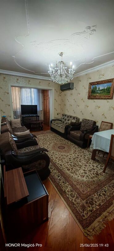 binədə ucuz evlər: Bakı, 8-ci mikrorayon, 2 otaqlı, Köhnə tikili, 48 kv. m