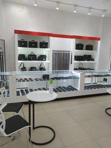 купим мебель: Продажа торговой мебели из бутика Neri Karra (в разобранном виде)