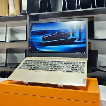 netbuklar: Lenovo 15.6 ", Intel Core i5, 512 GB