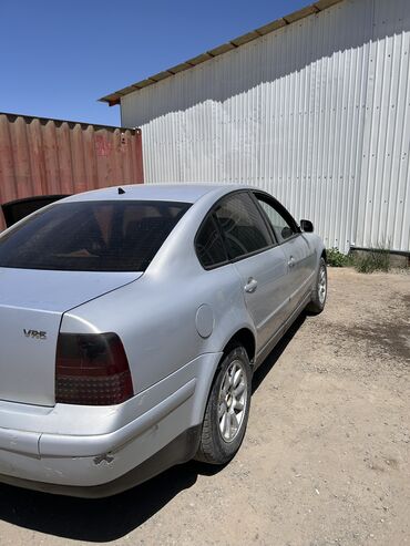 Volkswagen: Volkswagen Passat: 1998 г., 2.3 л, Механика, Бензин, Седан