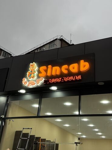 Reklam lövhələri: Qabariq hərflərlə reklamınızı daha da cəlbedici edin