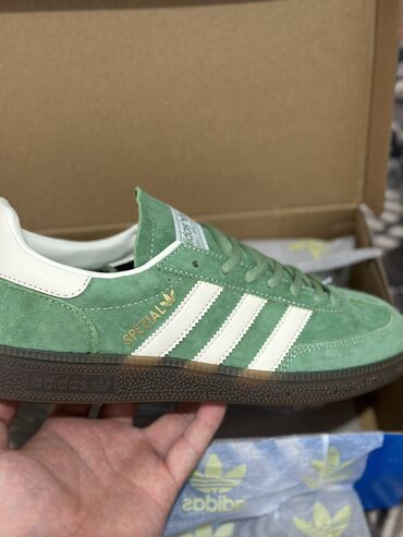 стильные футболки: Мужские кроссовки, 39, Adidas Originals, Новый, Бесплатная доставка