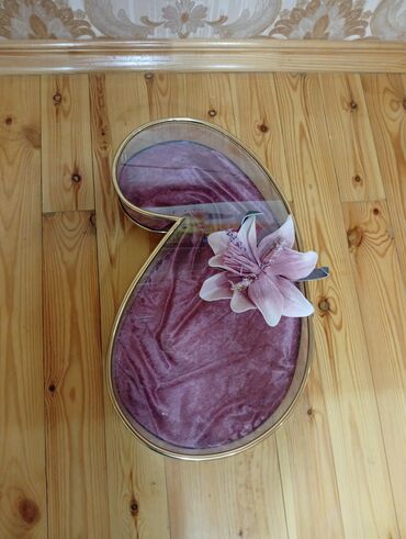 ванна на ножках: Dekorativ şüşə qutu – “butalı” forma - Material: şəffaf akril/şüşə