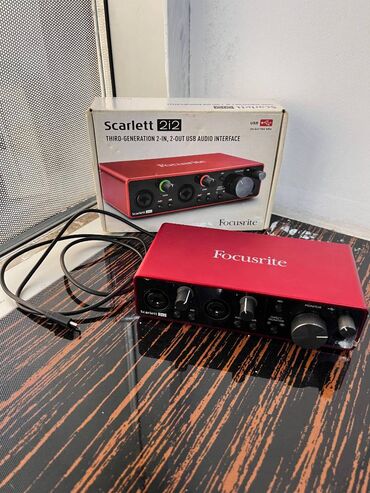 Qazanlar: Focusrite scarlett 2i2 satılır ideal vəziyyətdedir Heç bir problemi