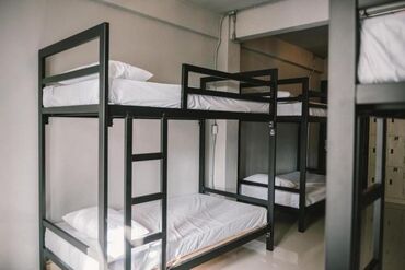 одна кровать: Двухъярусные и одна яруснуные кровати в наличии на заказ по ценам от
