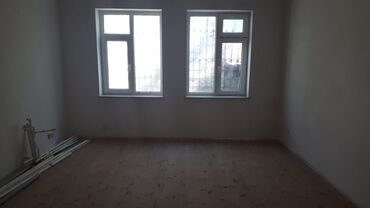 Həyət evləri və villaların satışı: Binəqədi qəs. 3 otaqlı, 100 kv. m, Orta təmir — 10