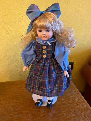 Figure: Figura, bоја - Šareno, Upotrebljenо — 12