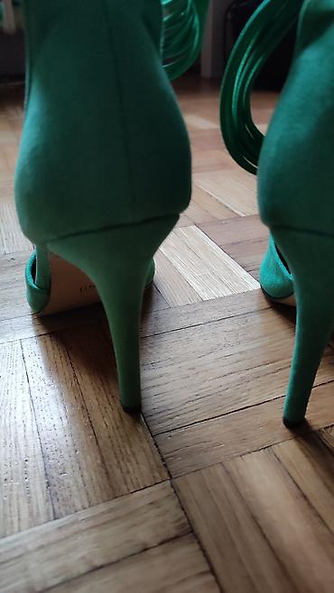 diline shoes: Štikle za žene u zelenoj boji sa špicastim vrhom i kaišem oko članka — 7