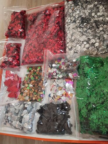 от даром: Меняю на продукты остатки от личного творчества: набор различных