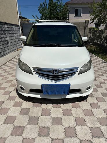 авто телешка: Автомобиль Honda Elysion белого цвета. Оснащен рейлингами на крыше