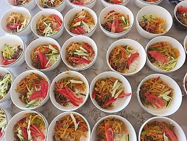 суши вок: Боулы с рисовой лапшой и свежими овощами - Порционные боулы — 1