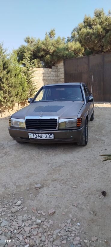 Çəngəllər: Mercedes-Benz 190 (W201) sedan - Gövdə: 4 qapılı sedan, boz/metallik