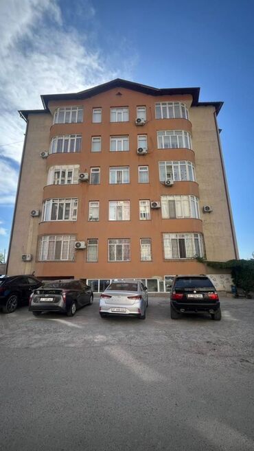 Офисы: 3 комнаты, 130 м², Индивидуалка, 4 этаж, Косметический ремонт